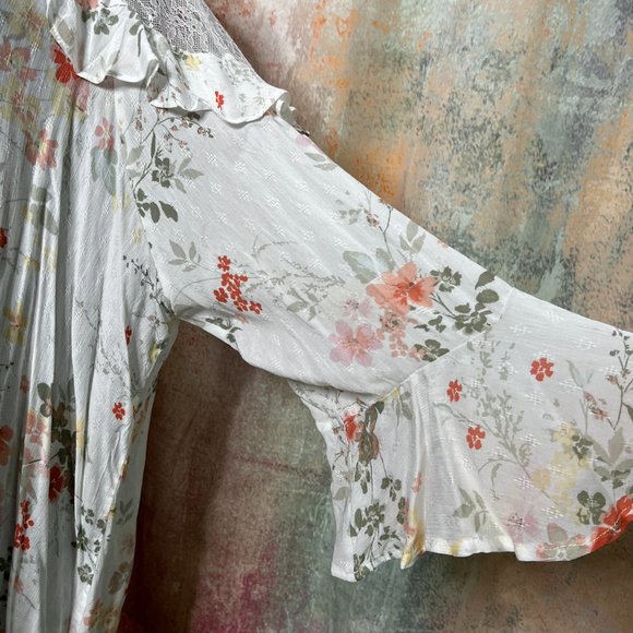 πAmerican Rag Romantic Country Style Blouse with Lace on the Shoulder - Picture 5 of 15